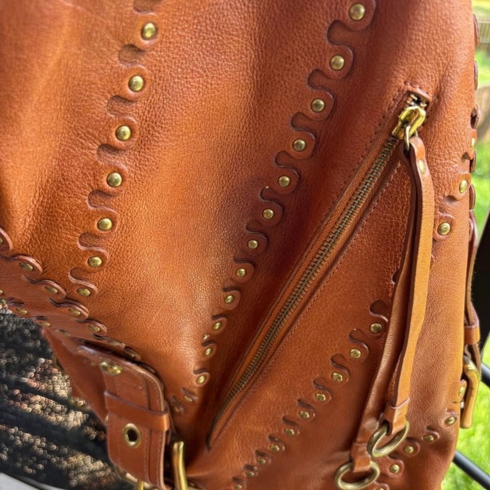 Isabella Fiore Large Studded Hobo Leather Bag ๐ ABSOLUTELY STUNNING ๐ - Picture 7 of 7